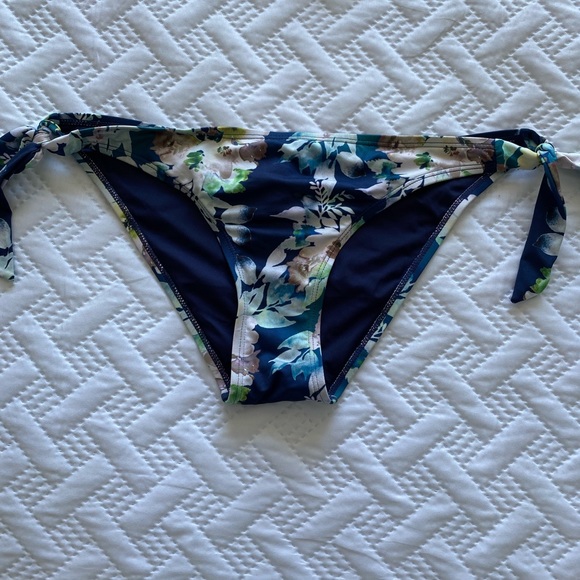 Beautiful floral bikini - Picture 3 of 4